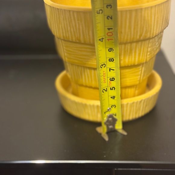 Vintage McCoy Yellow Basketweave Planter - Picture 3 of 4